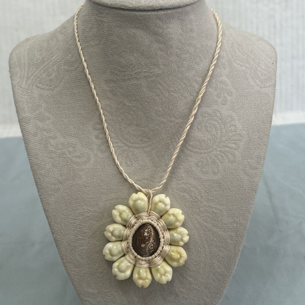 Vintage Hand Made Shell Choker Necklace Boho Beach Style